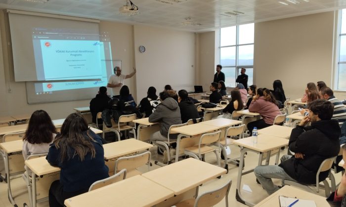 Fakültemiz Öğrencilerine Kurumsal Akreditasyon Programı Bilgilendirme Toplantıları Yapıldı