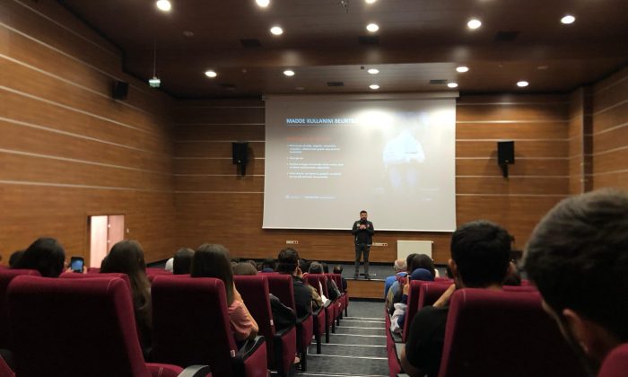 Kastamonu Emniyeti’nden İletişim Fakültesi Öğrencilerine Madde Bağımlılığı ile Mücadele Eğitimi
