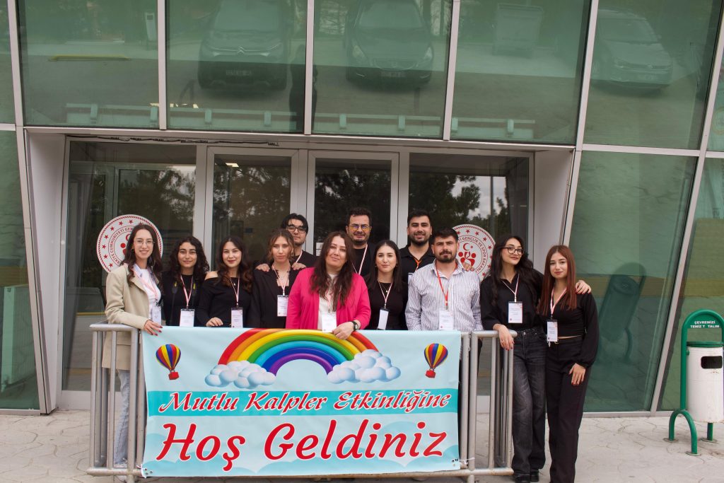 Mutlu Kalpler Etkinliğinde Öğrenciler İle Özel Gereksinimli Bireyler Bir Araya Geldi