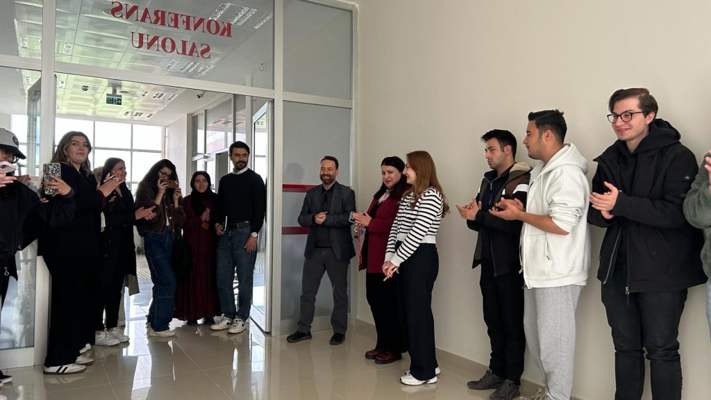 Reklam Atölyesi’nden Farkındalık Sergisi
