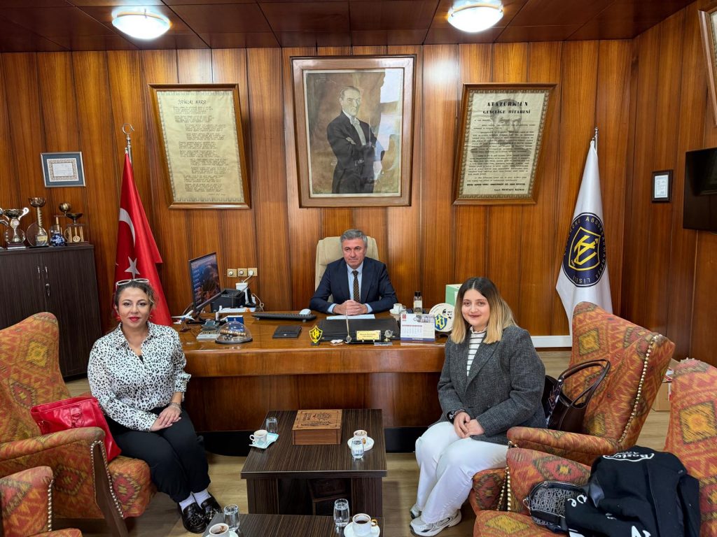 Kastamonu Üniversitesi’nden Abdurrahmanpaşa Lisesi’ne Anlamlı Ziyaret: TÜBİTAK 2209 Projesiyle Kent Hafızası İnceleniyor